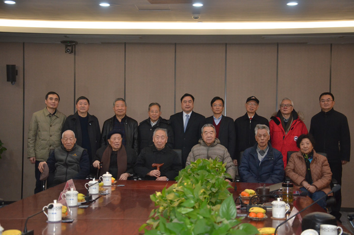 6-趙振元與老領(lǐng)導、大師親切合影留念.JPG