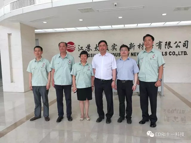11-趙振元、孫鴻偉與江蘇太極總經(jīng)理徐新予等管理層親切合影.jpg