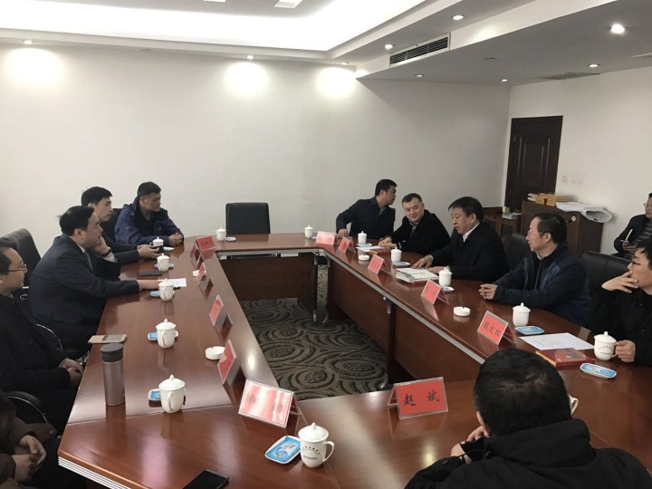 11-鞏義市委書記袁三軍、市人大主任李明楨、市政協(xié)主席談得勝、市委常委、市委辦主任朱軍、副市長劉軍杰、鞏東新區(qū)副主任劉亞濤等與太極實業(yè)董事長、十一科技法人代表趙振元、余才志、陳昌、何斌、趙斌、張松濤、趙遠遠、魏靜等會談.jpg