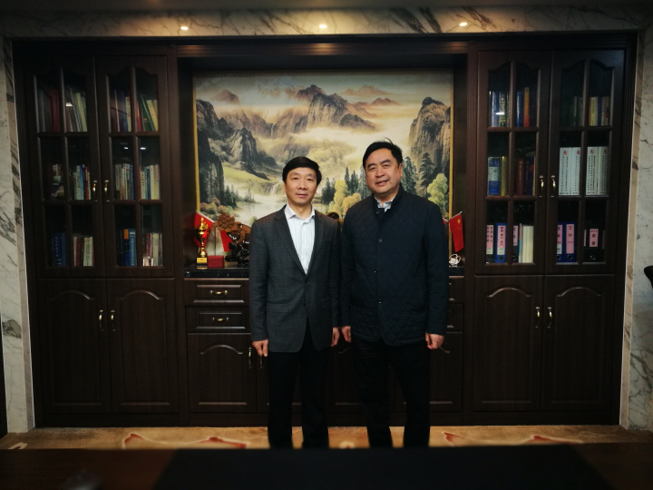 1-趙振元同志與無錫產業(yè)集團黨委副書記、工會主席劉濤親切合影.jpg