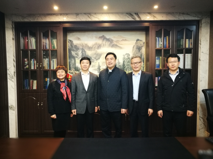 2-趙振元同志與無錫產業(yè)集團黨委副書記、工會主席劉濤、太極實業(yè)黨委書記褚兵、太極實業(yè)黨委副書記、工會主席陳月芳、太極實業(yè)董事會秘書丁奎一行親切合影.jpg