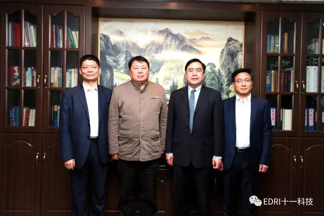 9-趙振元與叢亞東、王鵬程、劉成江在辦公室親切合影.webp.jpg