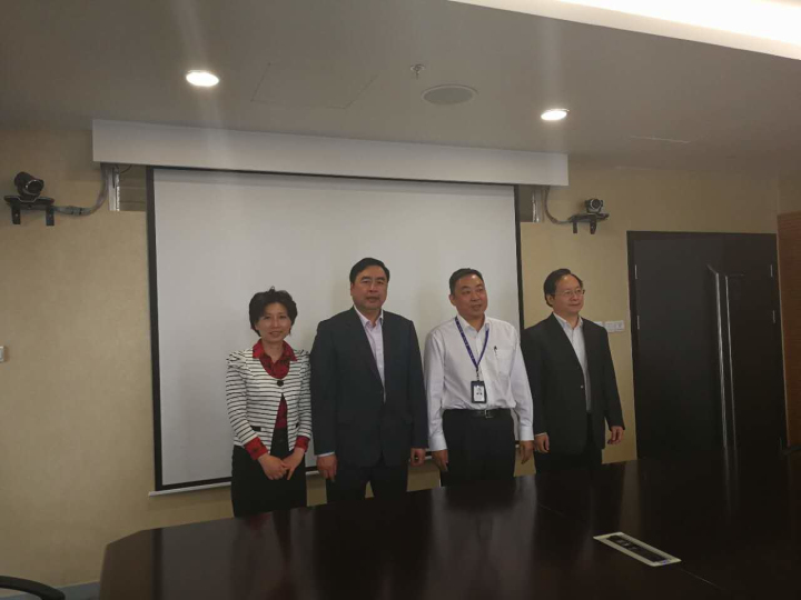 5-趙振元董事長(zhǎng)、蔣玉梅副院長(zhǎng)與祁寧春總經(jīng)理、吳世勇副總經(jīng)理親切合影.jpg